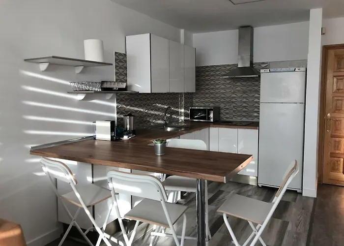 Tenerife Sur, Costa Del Silencio ארונה